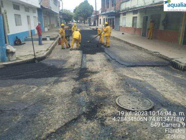 Aqualia avanza en pavimentación de vías de Flandes, Tolima, en zonas de reposición de redes de Alcantarillado