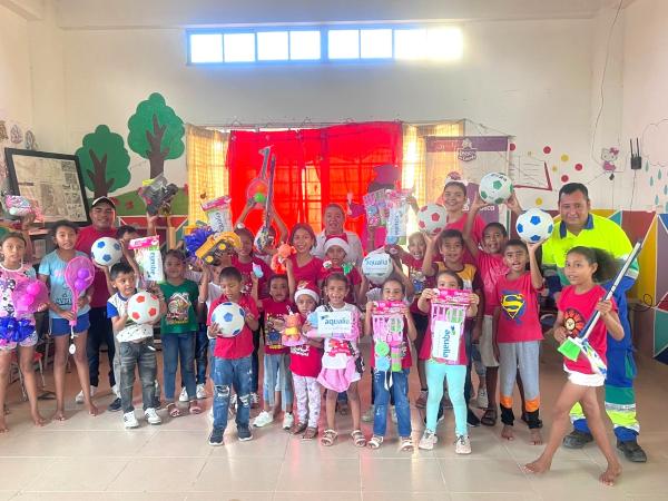 Aqualia regala felicidad y sonrisas en esta navidad a más de 3.200 niños y niñas en Córdoba