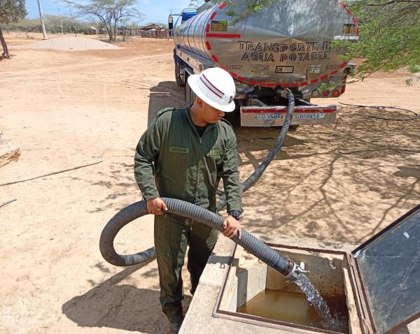 Aqualia y Ejército Nacional entregan agua a ranchería Wayuu