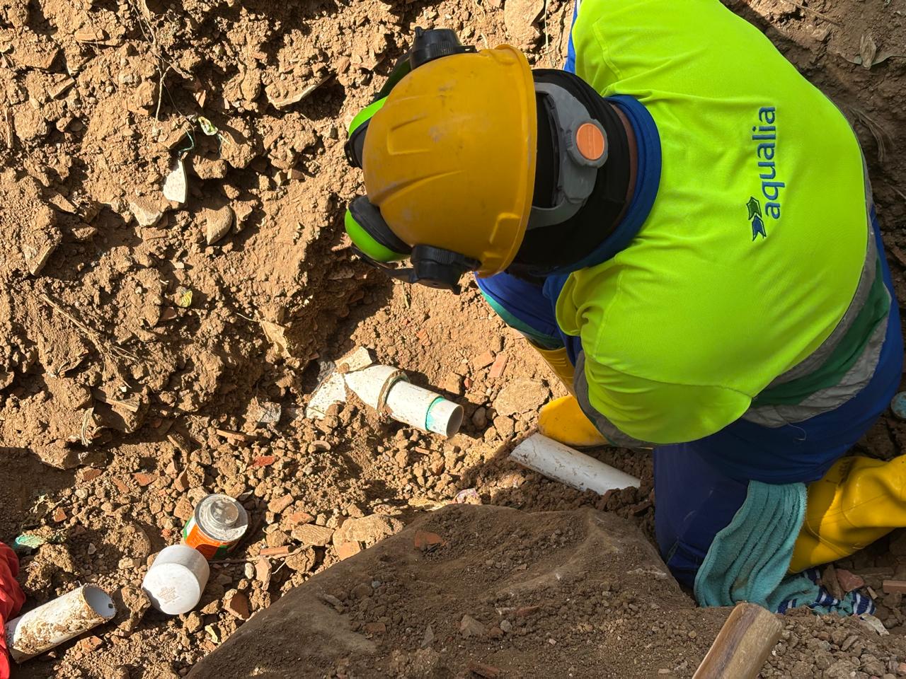 Aqualia suspendió acometida irregular en el barrio Montevideo I.