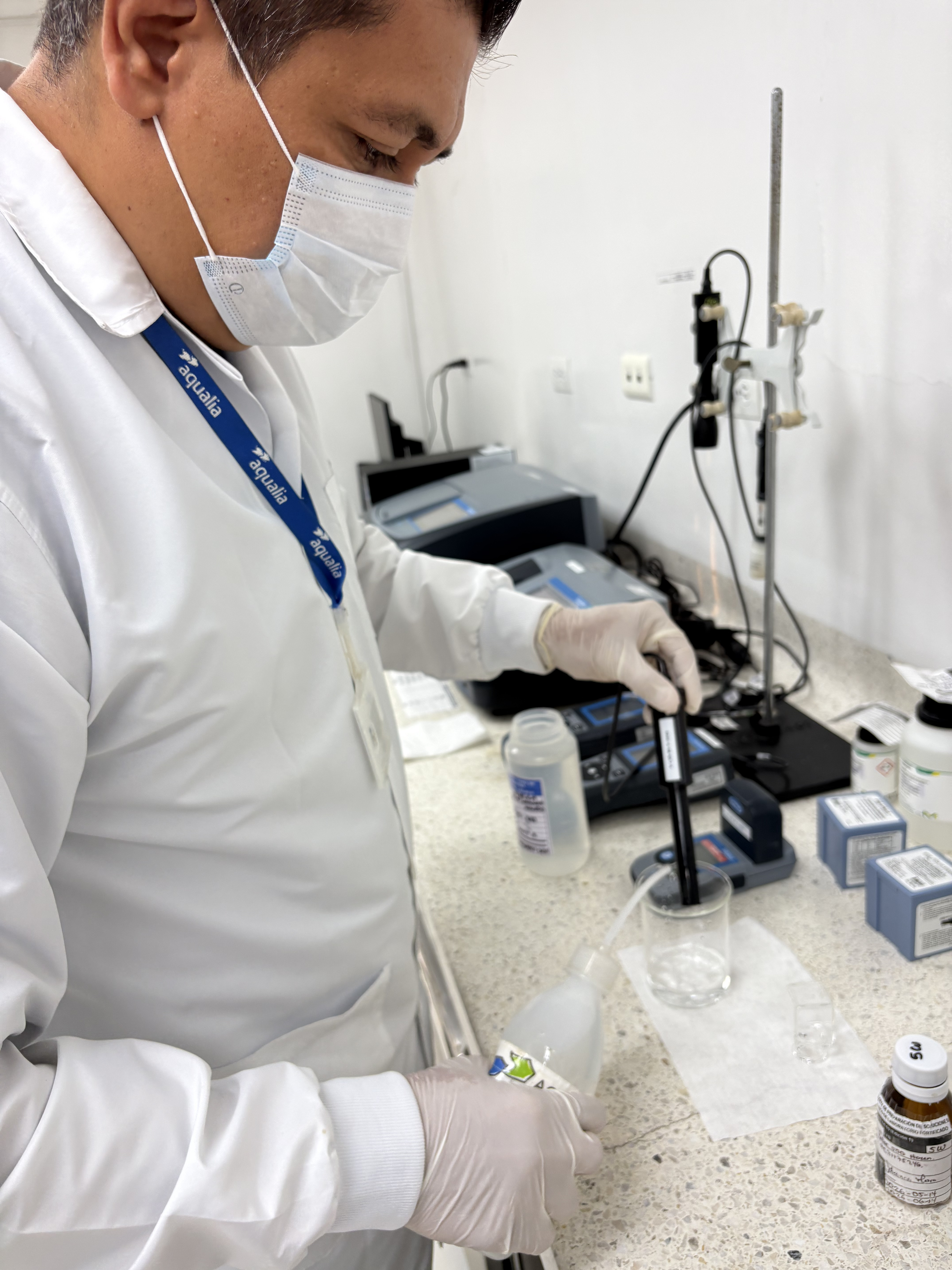 El Laboratorio de Aqualia cuenta con el personal técnico capacitado.
