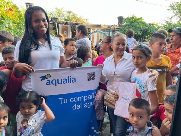 Aqualia se unió a la fiesta de Navidad con la donación de cuatrocientos setenta (470) regalos alegrando la navidad de los niños residentes en el municipio de Flandes