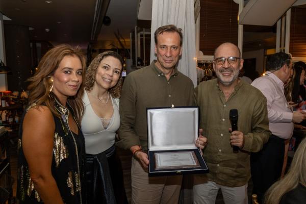 De izquierda a derecha, por Aqualia: Angélica Rangel, directora jurídica Latam; Angélica Arbeláez, jefa de unidad de gestión; Ignacio de Ulíbarri, director de Comunicación, Marca y Asuntos Públicos para Latam, junto a Camilo Sánchez, presidente de Andesco, durante el Congreso Andesco 2025.