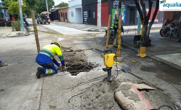 Aqualia continúa con la instalación de tapas manholes en el municipio de Flandes