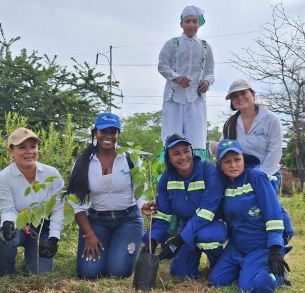 Aqualia participó en jornada de siembra, limpieza y reciclaje en el municipio de Flandes, sector Villa del Río