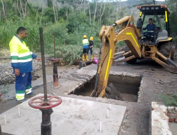 Arduas labores de mitigación realiza Aqualia en la zona de captación de Villa del Rosario