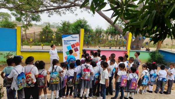 En el mes de la niñez, Aqualia entrega kit escolares, a más de 500 niños en Córdoba