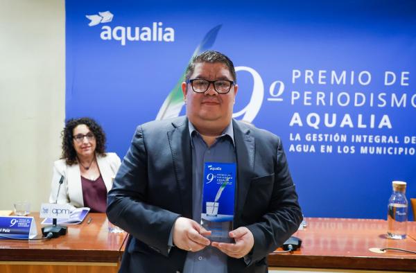 Alexander Marín Correa ganador premio de periodismo Aqualia