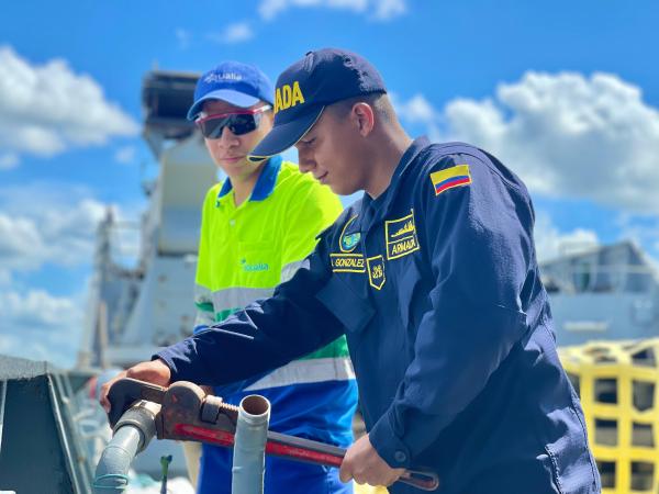 Aqualia Riohacha dona agua al buque ARC Golfo de Urabá para comunidades indígenas