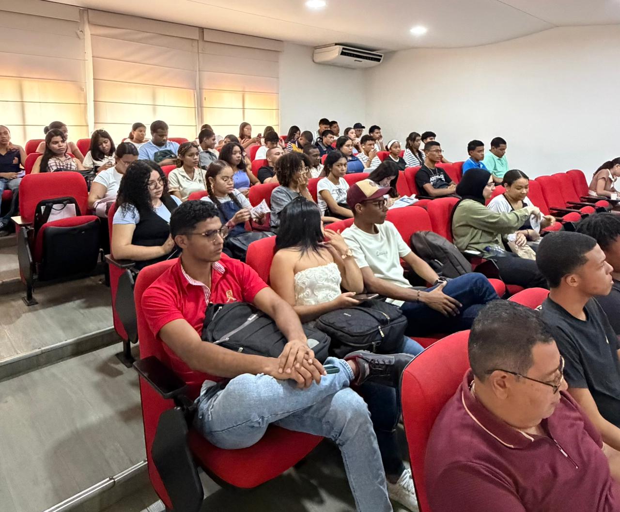 Estudiantes de Ingeniería Civil y Arquitectura de la Universidad de La Guajira